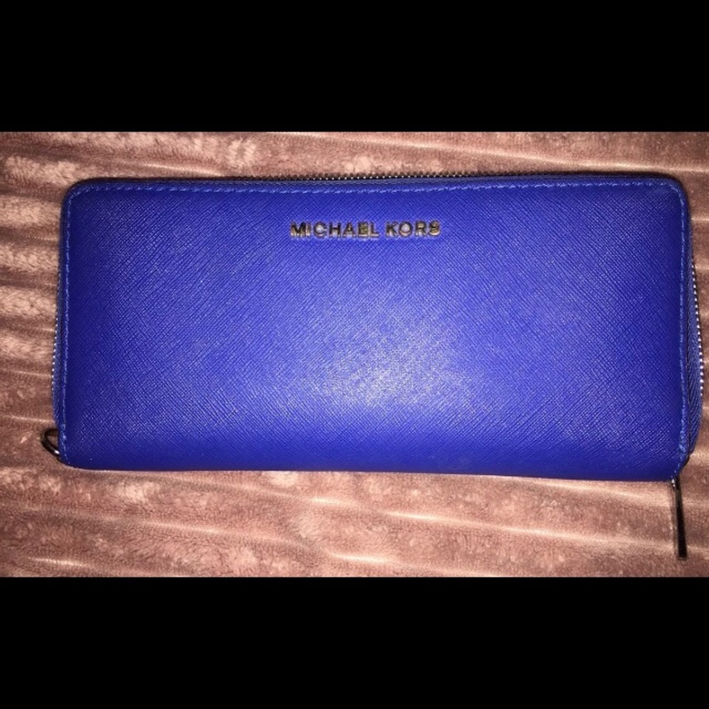 Micheal Kors Travel Wallet